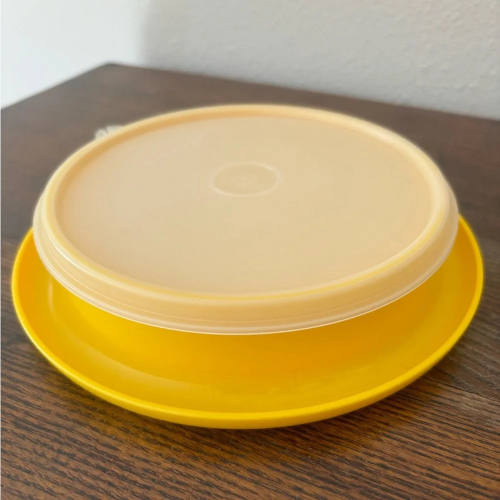 Vintage Tupperware Sunshine Yellow Childs plate Bowl with Lid - Picture 2 of 6
